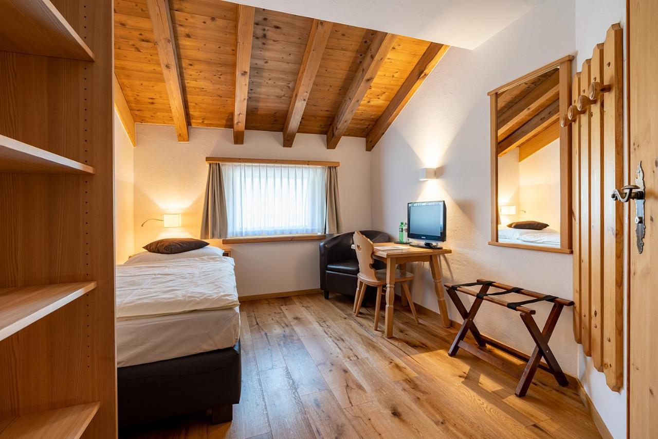 Hotel Saluver Celerina/Schlarigna ภายนอก รูปภาพ