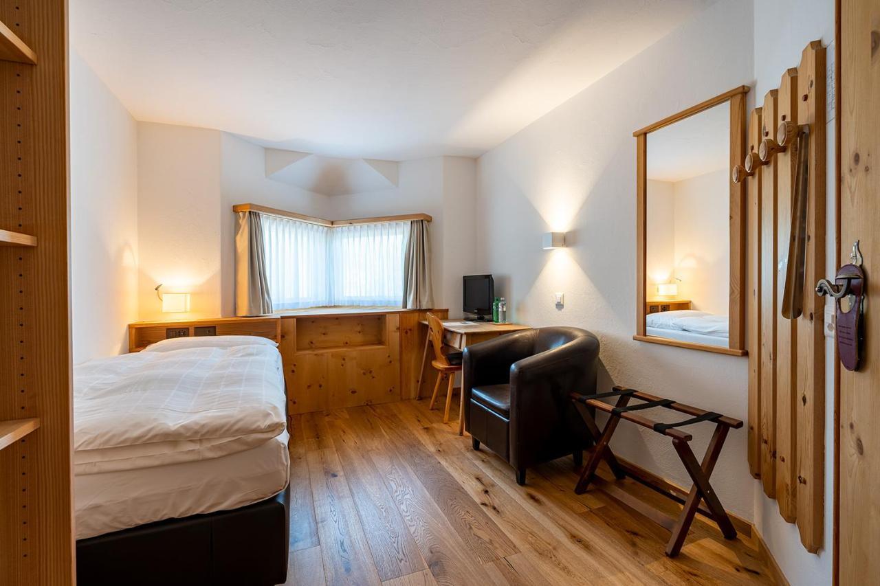 Hotel Saluver Celerina/Schlarigna ภายนอก รูปภาพ