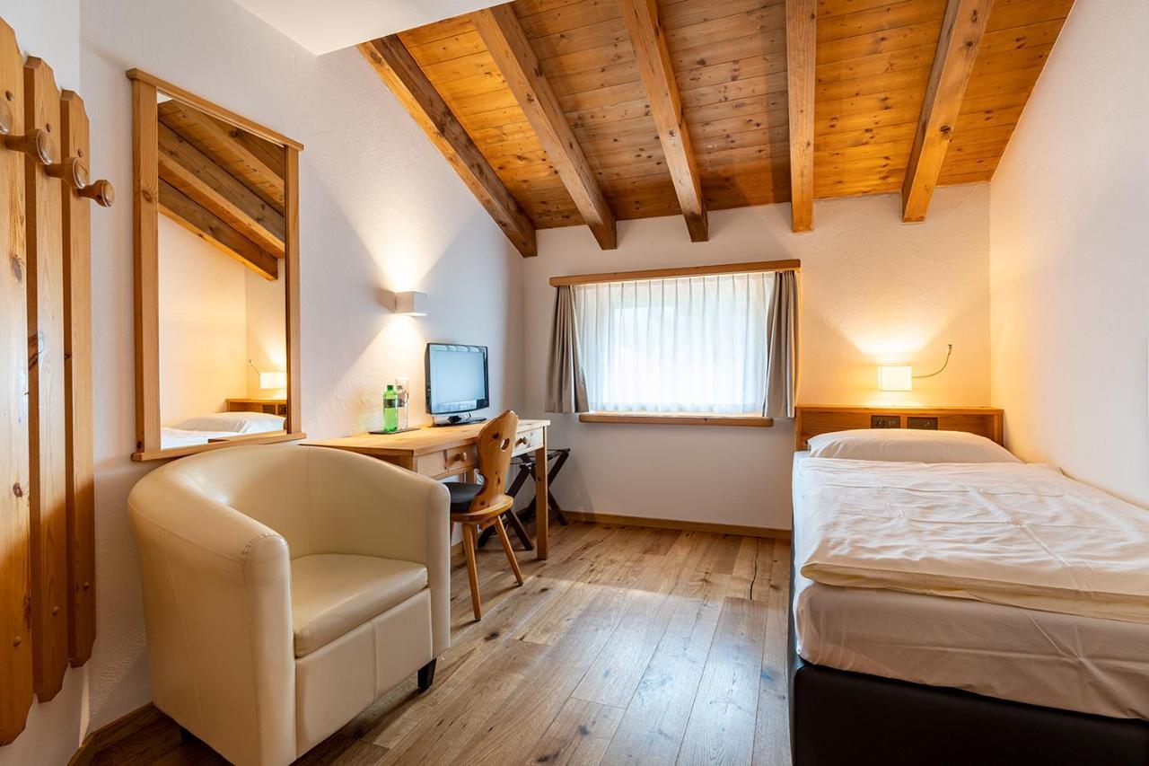 Hotel Saluver Celerina/Schlarigna ภายนอก รูปภาพ
